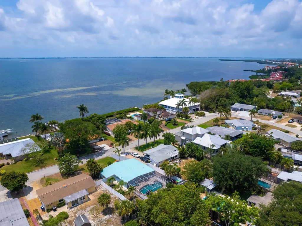 3115 Bay Drive Bradenton FL 34207