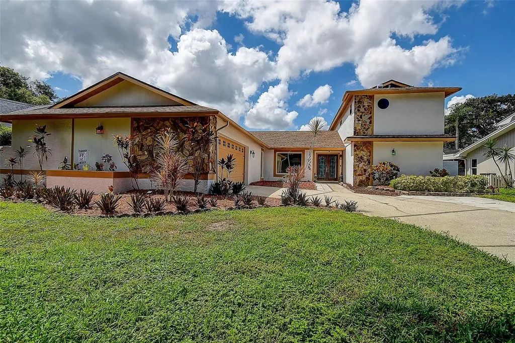 2876 Lake Valencia Boulevard E Palm Harbor FL 34684