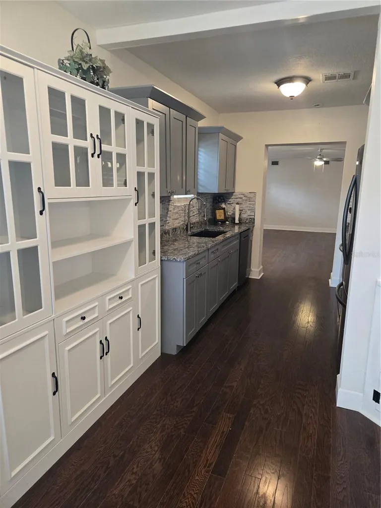 300 E Idlewild Avenue Tampa FL 33604