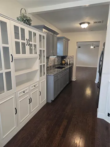 300 E Idlewild Avenue Tampa FL 33604