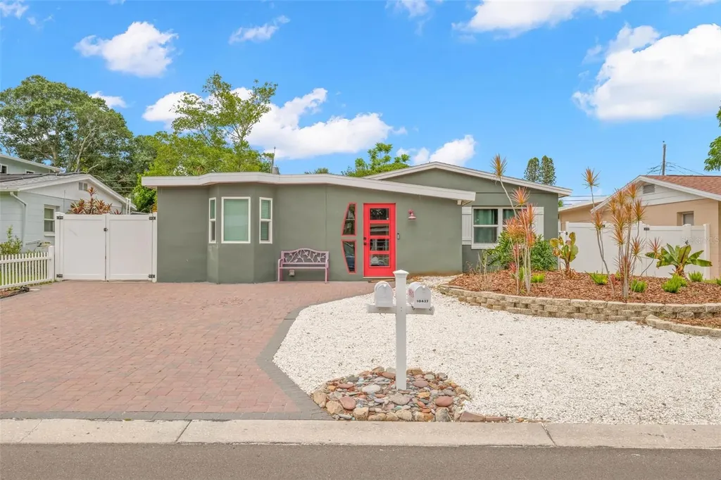 10437 Cirimoya Lane Seminole FL 33772