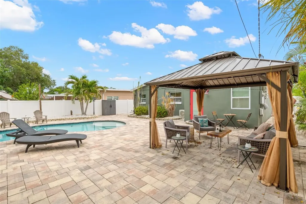 10437 Cirimoya Lane Seminole FL 33772