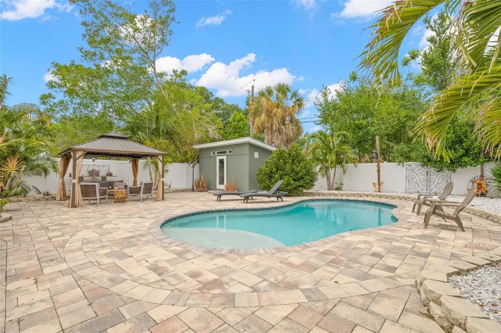 10437 Cirimoya Lane Seminole FL 33772