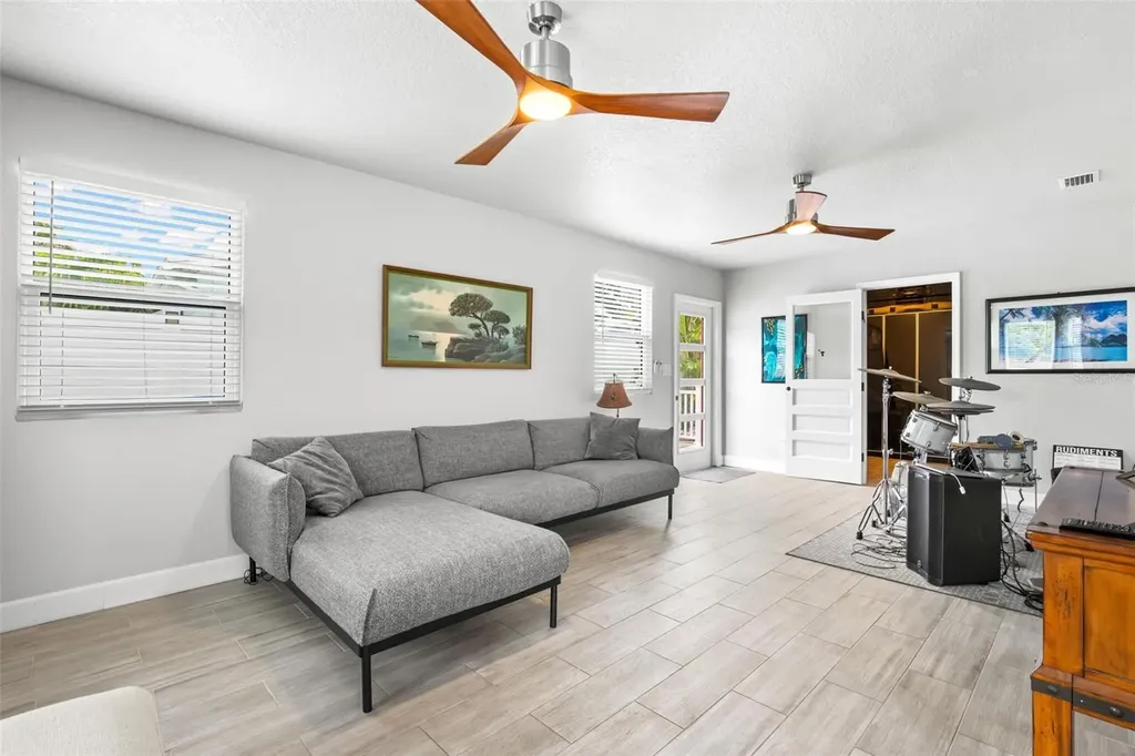 10437 Cirimoya Lane Seminole FL 33772