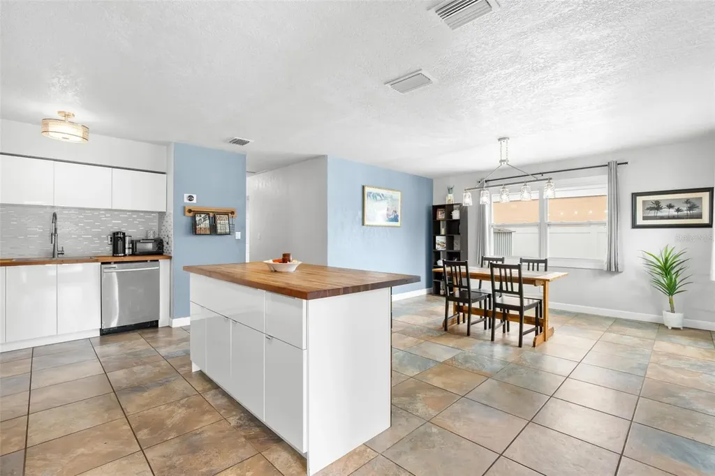 10437 Cirimoya Lane Seminole FL 33772