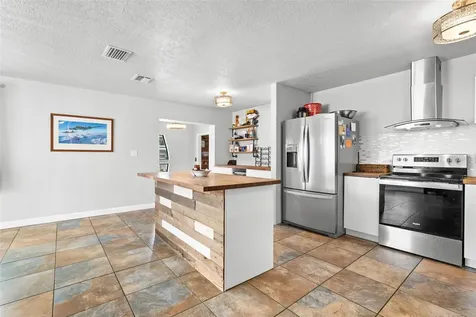 10437 Cirimoya Lane Seminole FL 33772