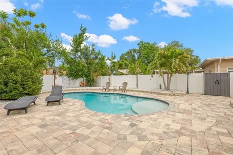 10437 Cirimoya Lane Seminole FL 33772