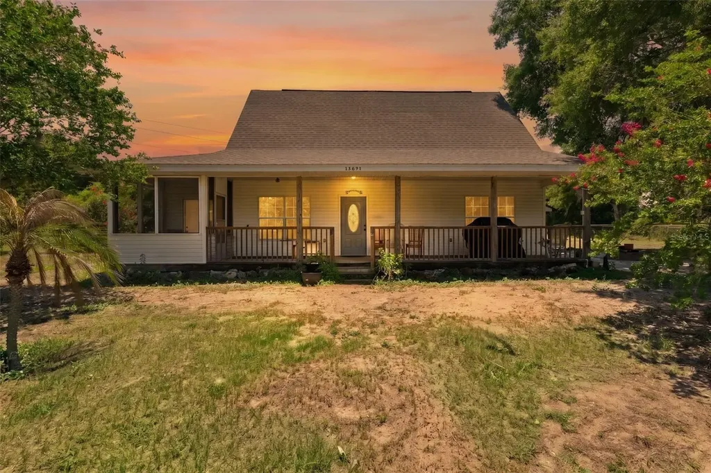 13691 S Highway 25 Eastlake Weir FL 32133