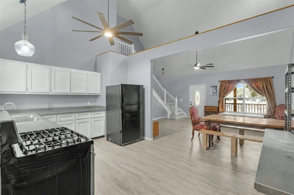 13691 S Highway 25 Eastlake Weir FL 32133