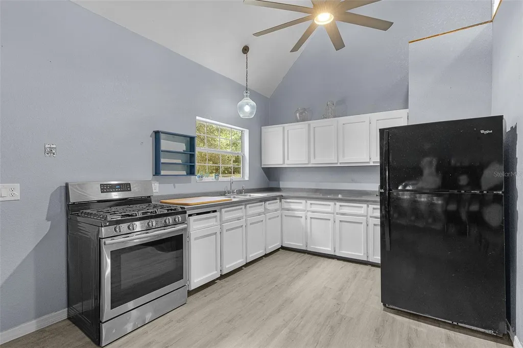 13691 S Highway 25 Eastlake Weir FL 32133