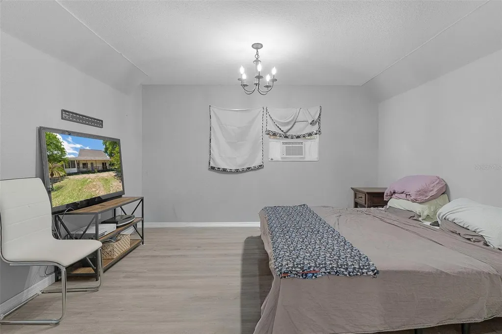 13691 S Highway 25 Eastlake Weir FL 32133