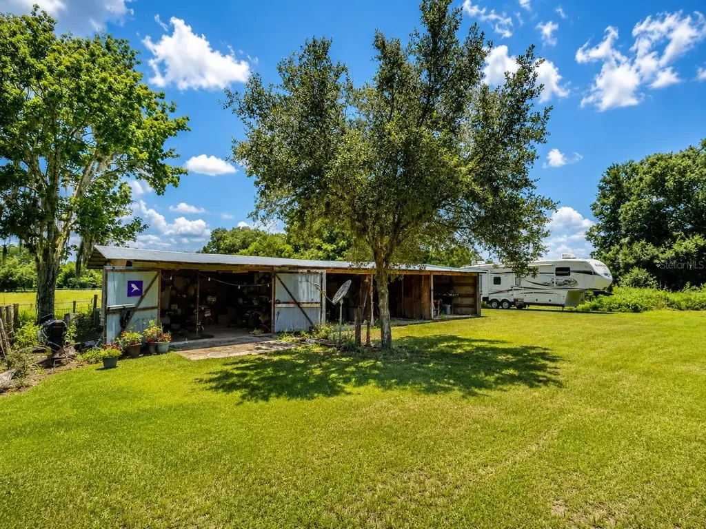 13691 S Highway 25 Eastlake Weir FL 32133