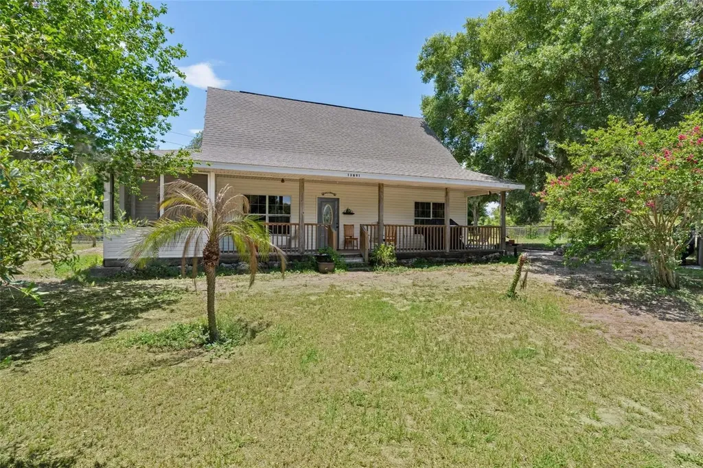 13691 S Highway 25 Eastlake Weir FL 32133