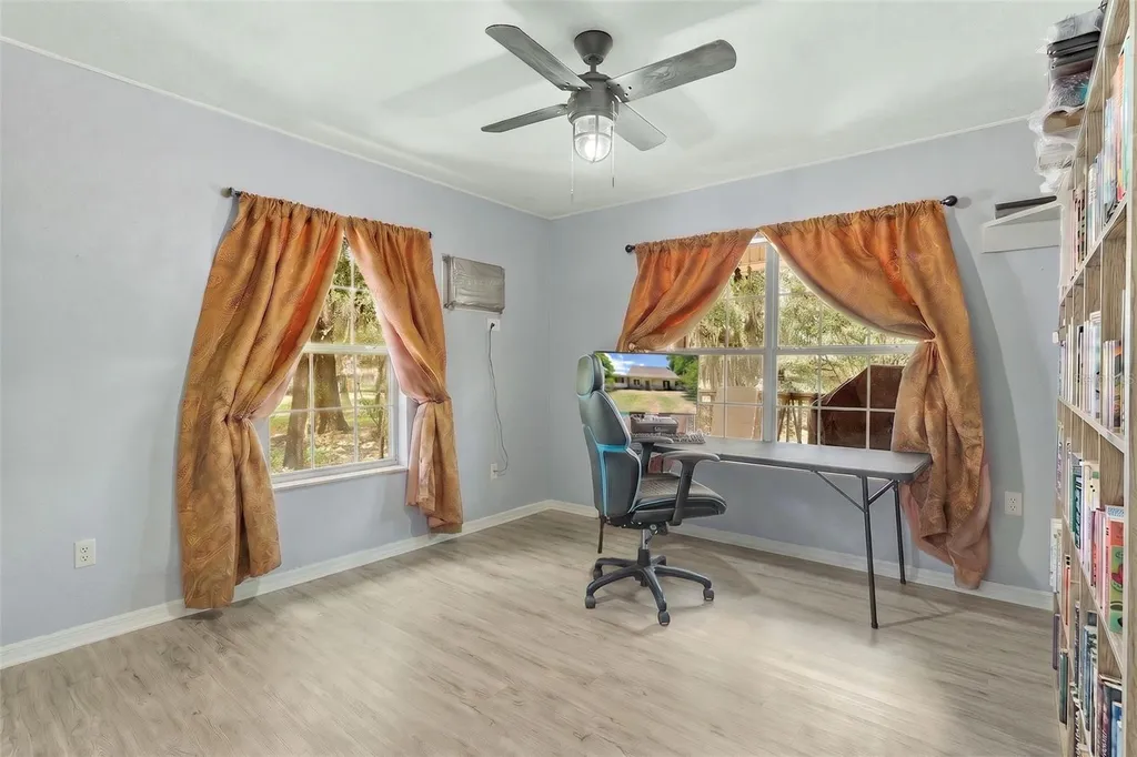 13691 S Highway 25 Eastlake Weir FL 32133