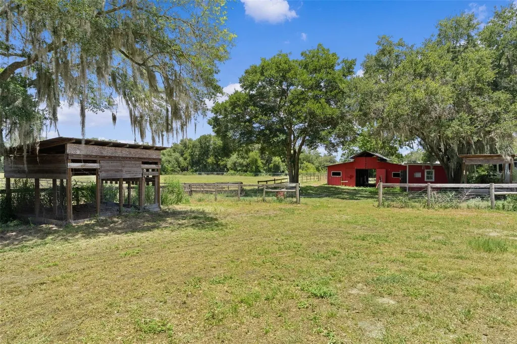 13691 S Highway 25 Eastlake Weir FL 32133
