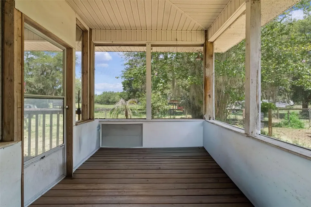 13691 S Highway 25 Eastlake Weir FL 32133
