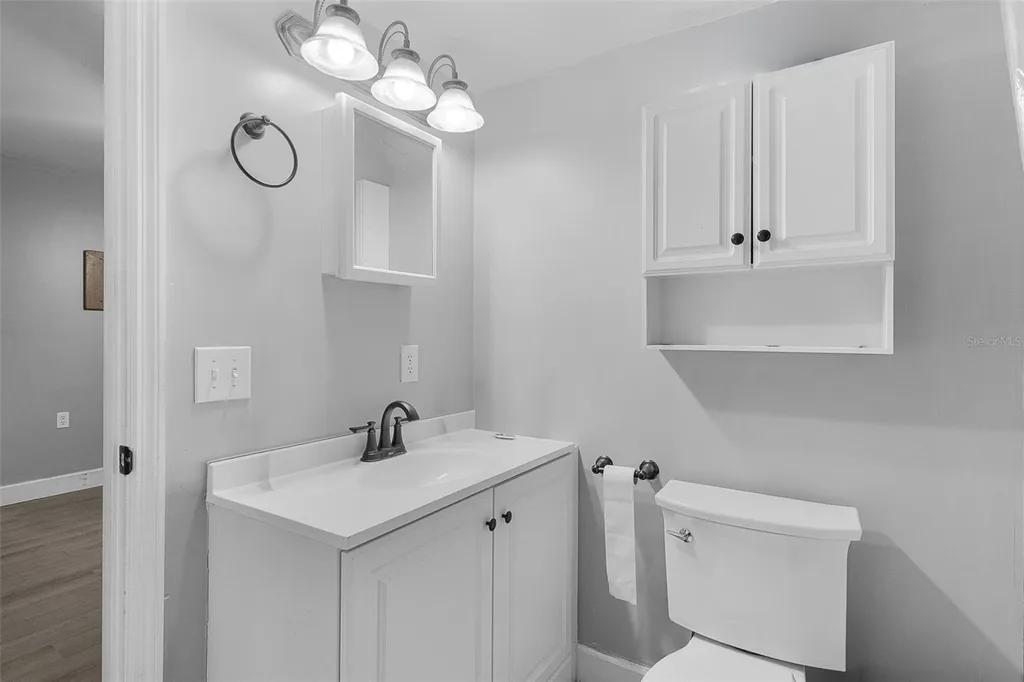 13691 S Highway 25 Eastlake Weir FL 32133