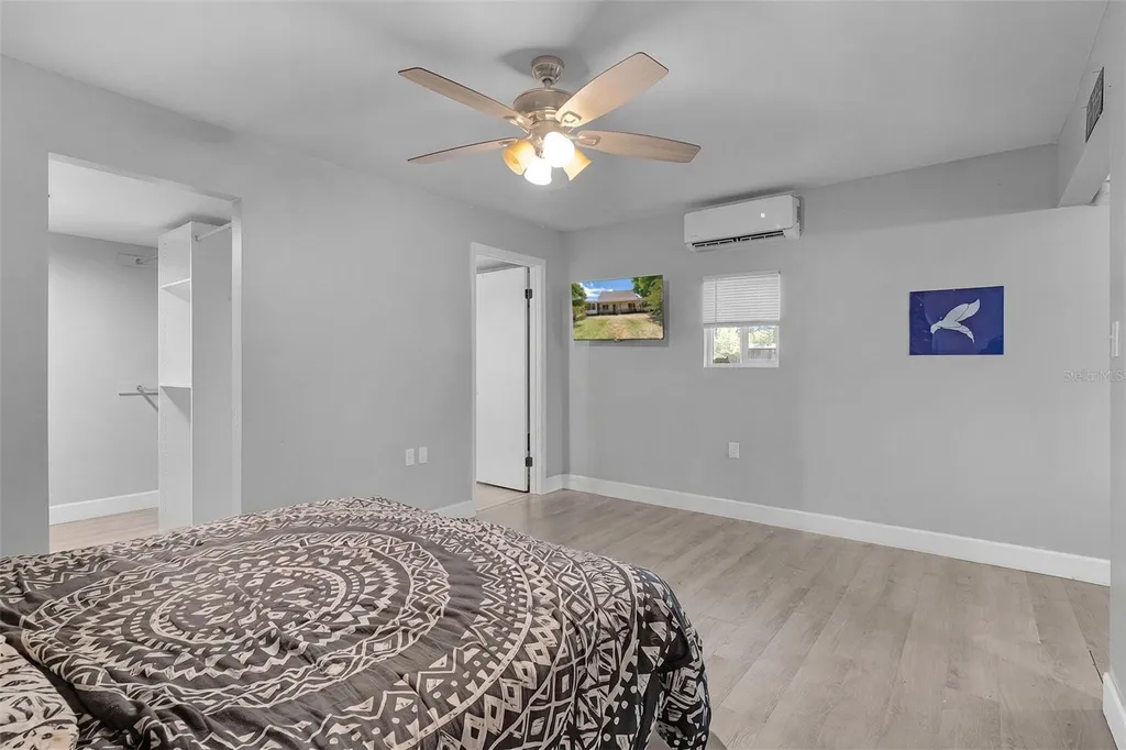 13691 S Highway 25 Eastlake Weir FL 32133