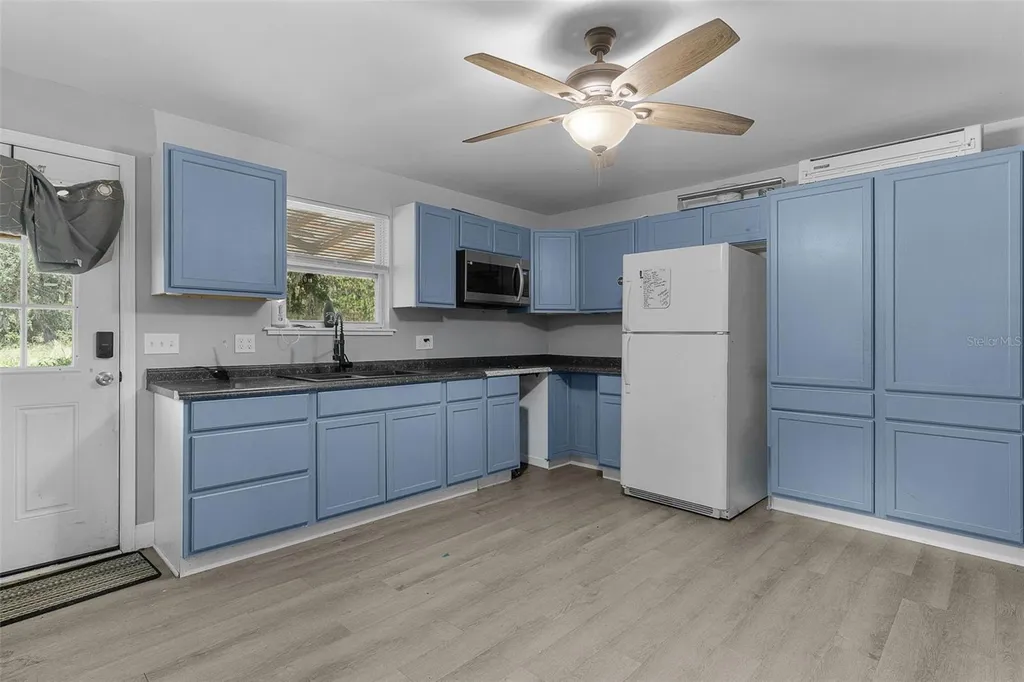 13691 S Highway 25 Eastlake Weir FL 32133