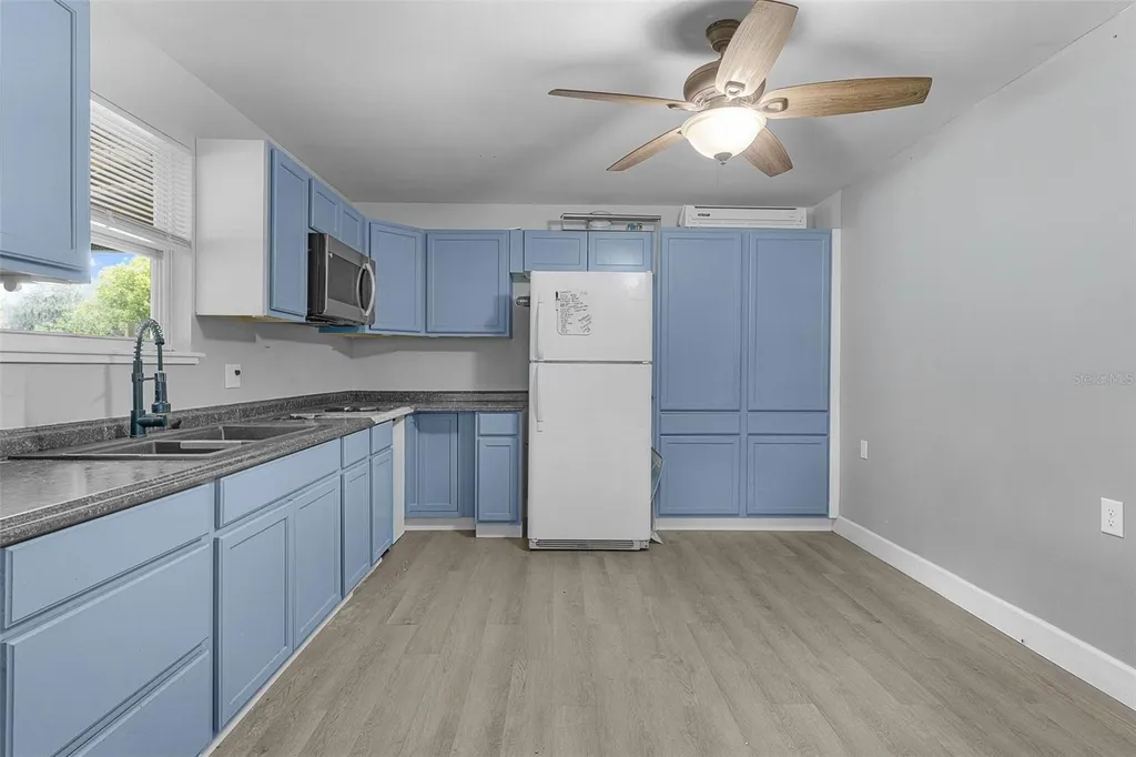 13691 S Highway 25 Eastlake Weir FL 32133