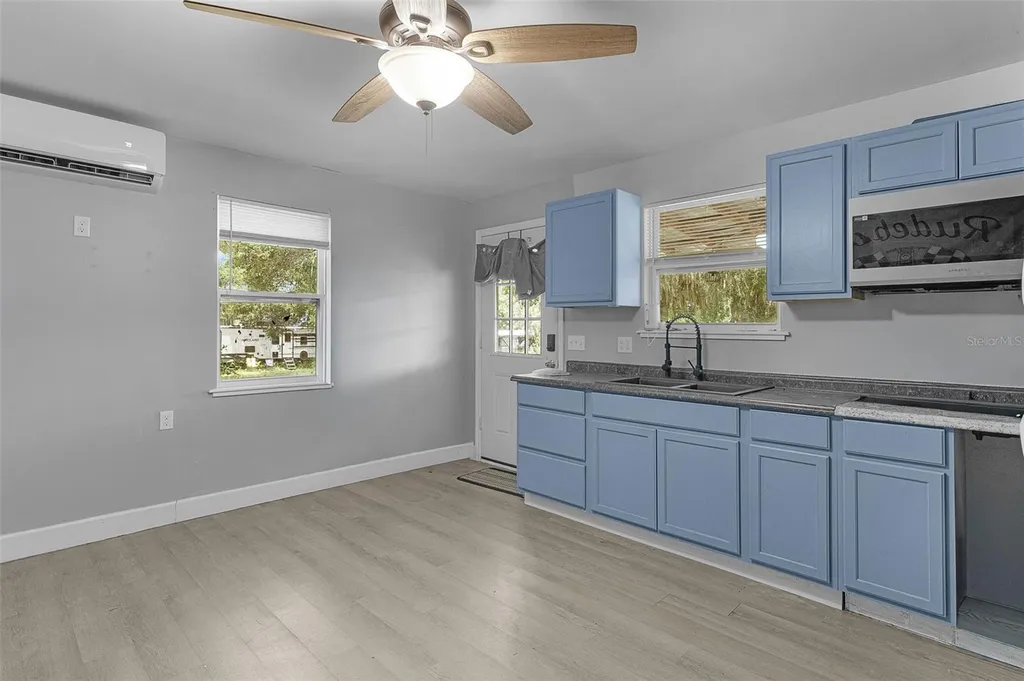 13691 S Highway 25 Eastlake Weir FL 32133