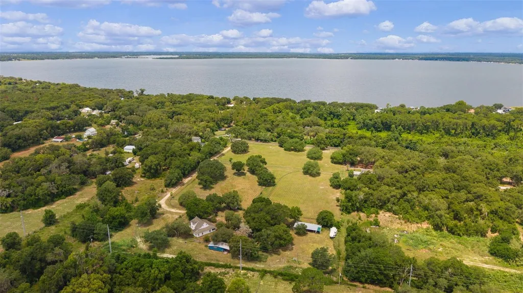 13691 S Highway 25 Eastlake Weir FL 32133