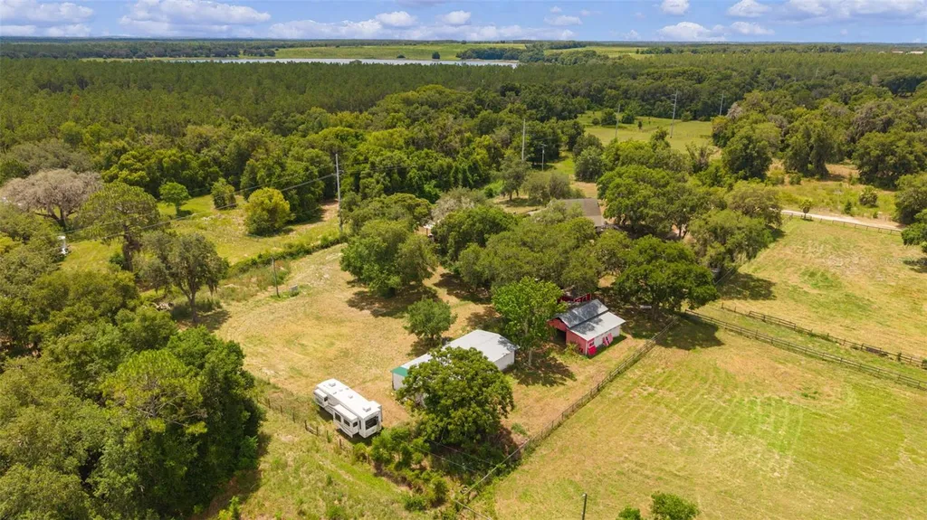 13691 S Highway 25 Eastlake Weir FL 32133