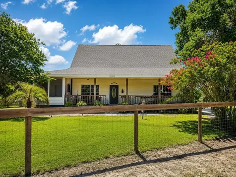 13691 S Highway 25 Eastlake Weir FL 32133