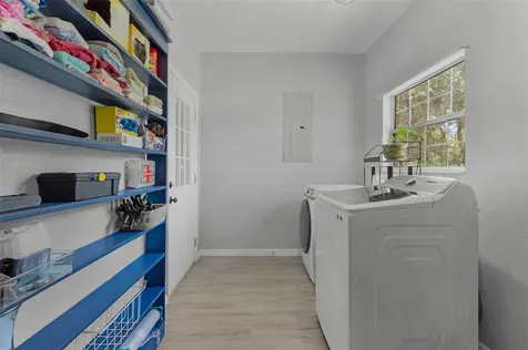13691 S Highway 25 Eastlake Weir FL 32133