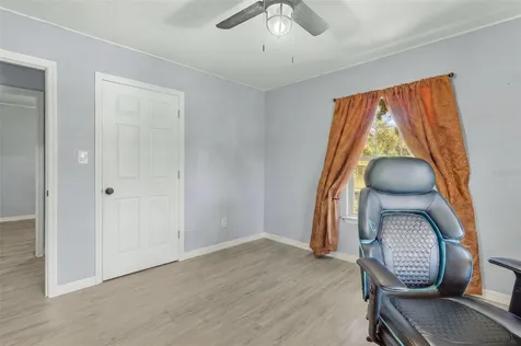 13691 S Highway 25 Eastlake Weir FL 32133