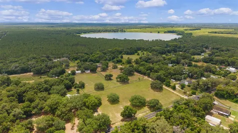 13691 S Highway 25 Eastlake Weir FL 32133