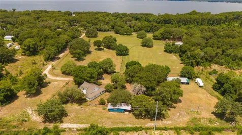 13691 S Highway 25 Eastlake Weir FL 32133