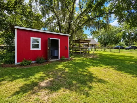 13691 S Highway 25 Eastlake Weir FL 32133