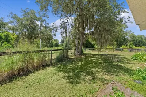 13691 S Highway 25 Eastlake Weir FL 32133