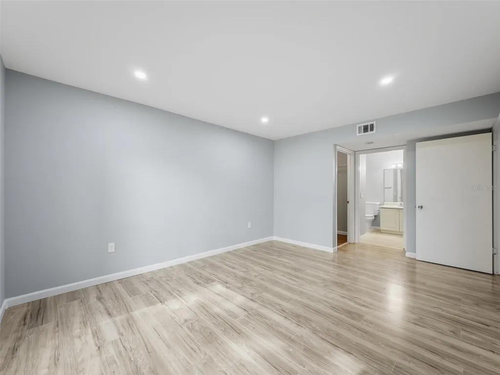 9481 Highland Oak Drive Tampa FL 33647