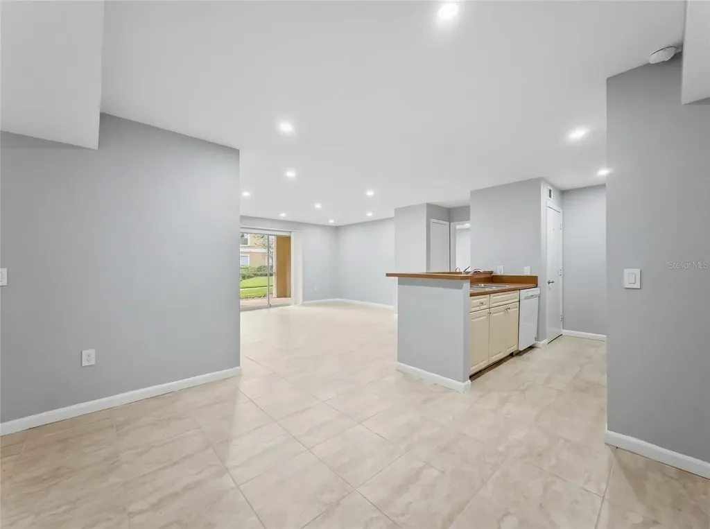 9481 Highland Oak Drive Tampa FL 33647