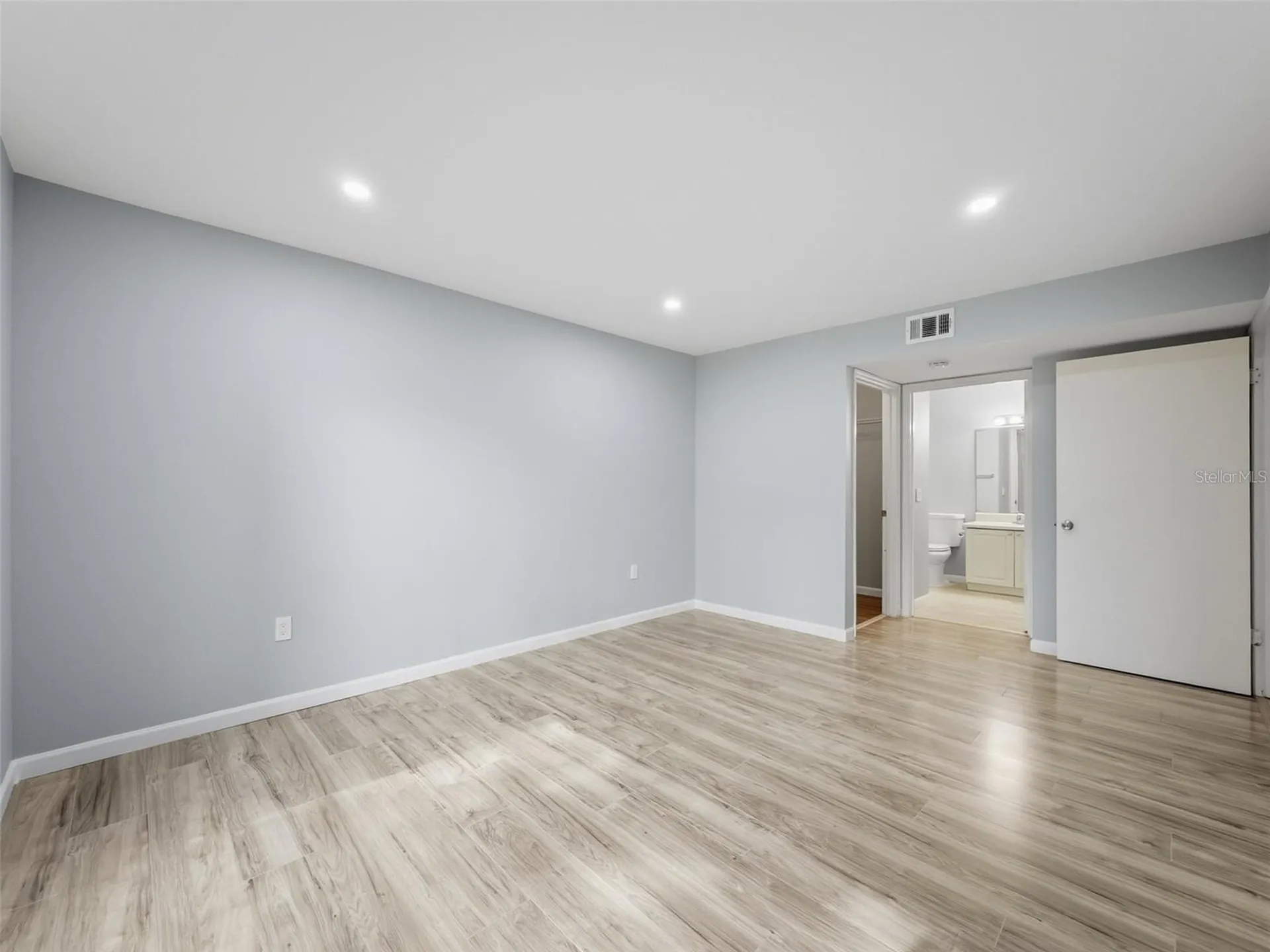 9481 Highland Oak Drive Tampa FL 33647