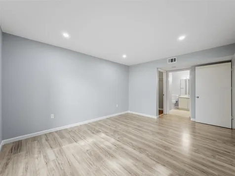 9481 Highland Oak Drive Tampa FL 33647