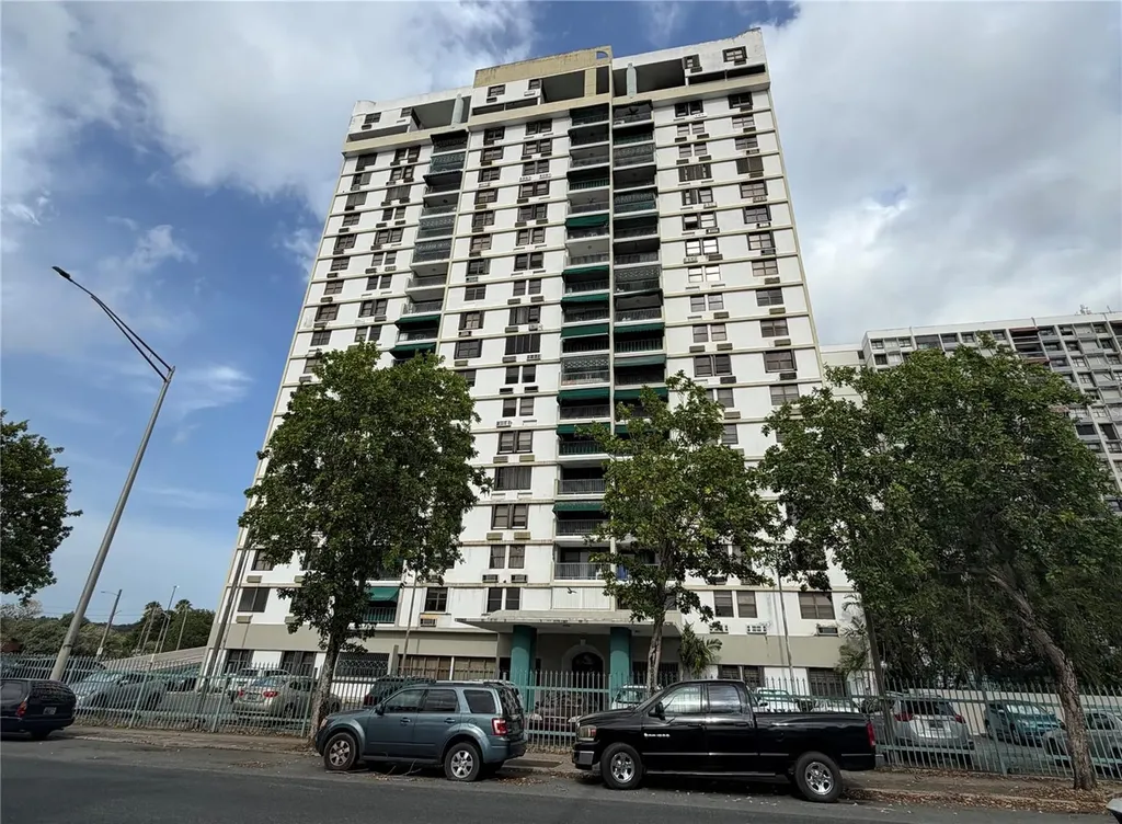 10 Cond. The Towers At Plaza Santa Cruz Calle 10 Bayamon PR 00956