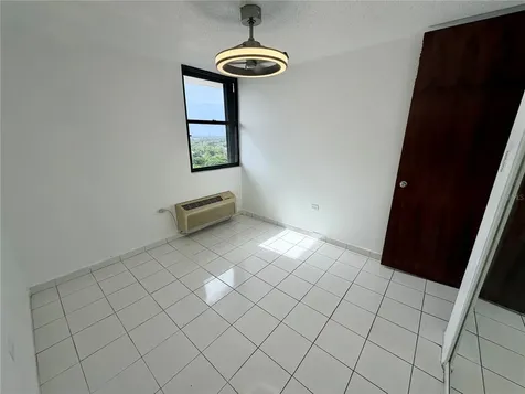 10 Cond. The Towers At Plaza Santa Cruz Calle 10 Bayamon PR 00956