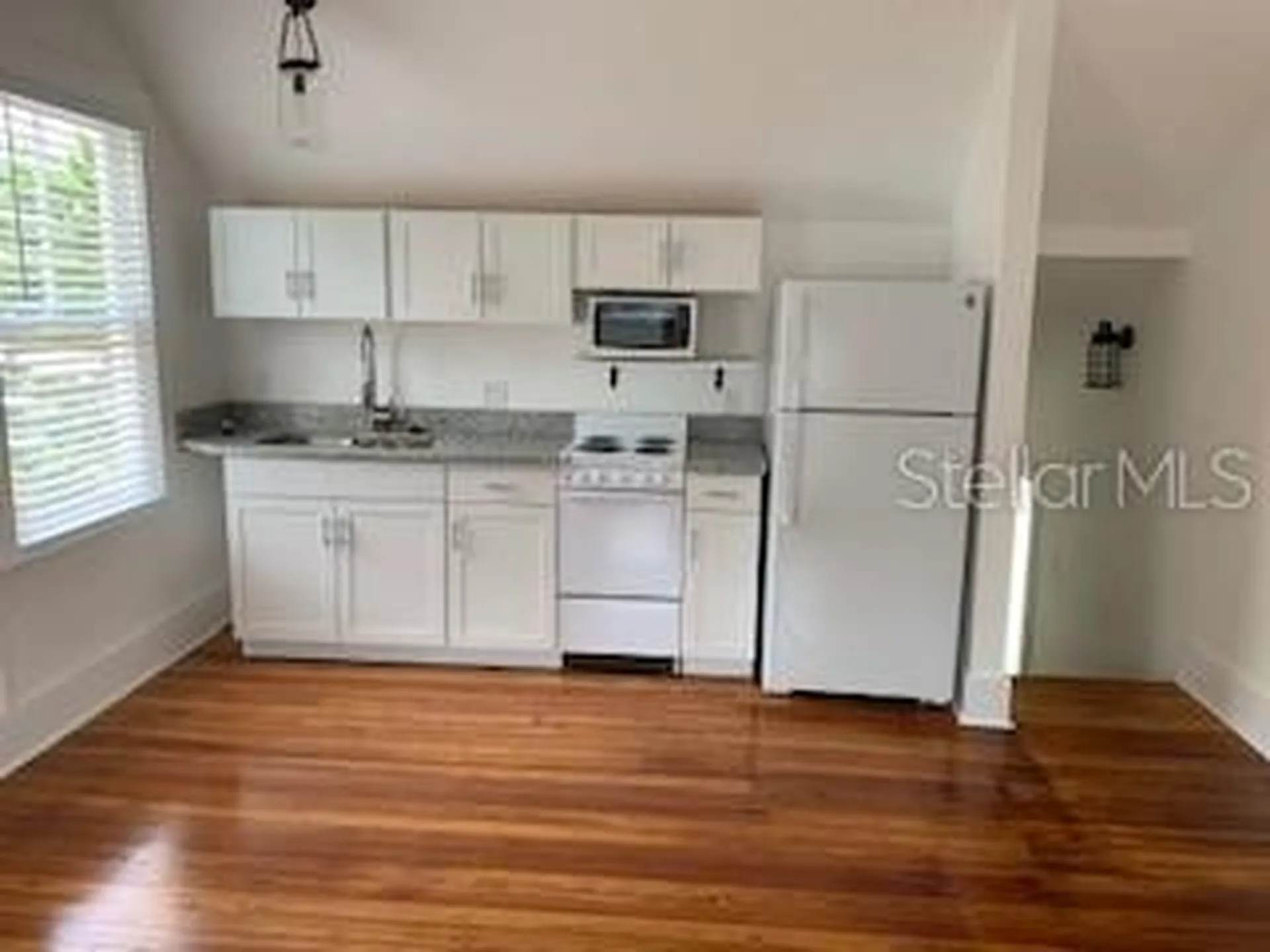 305 Mary Avenue New Smyrna Beach FL 32168