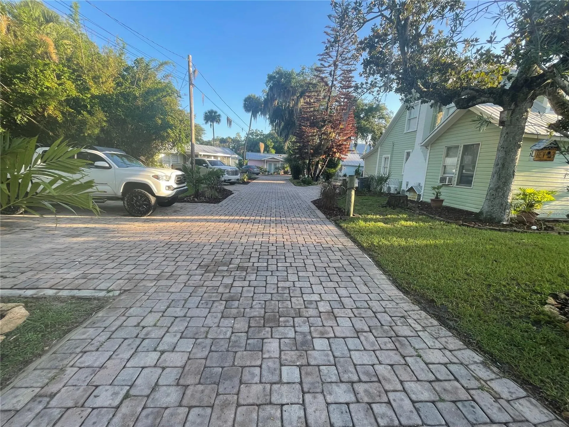 305 Mary Avenue New Smyrna Beach FL 32168