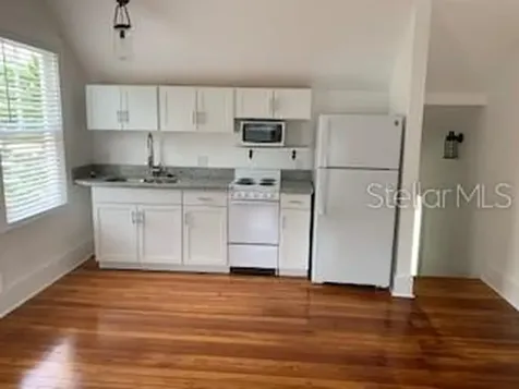 305 Mary Avenue New Smyrna Beach FL 32168