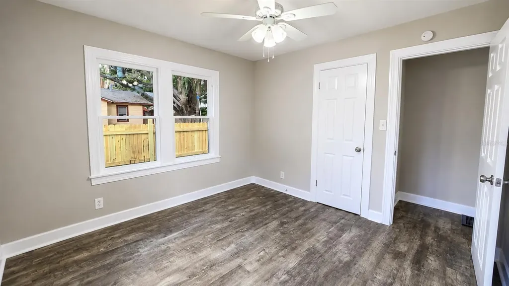 657 15th Avenue S St Petersburg FL 33701