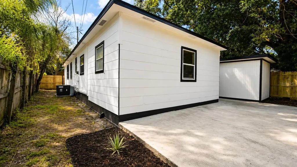 657 15th Avenue S St Petersburg FL 33701