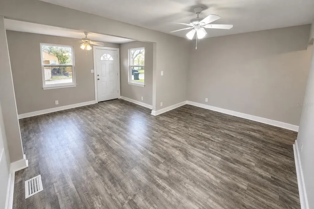 657 15th Avenue S St Petersburg FL 33701