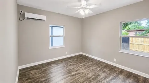 657 15th Avenue S St Petersburg FL 33701