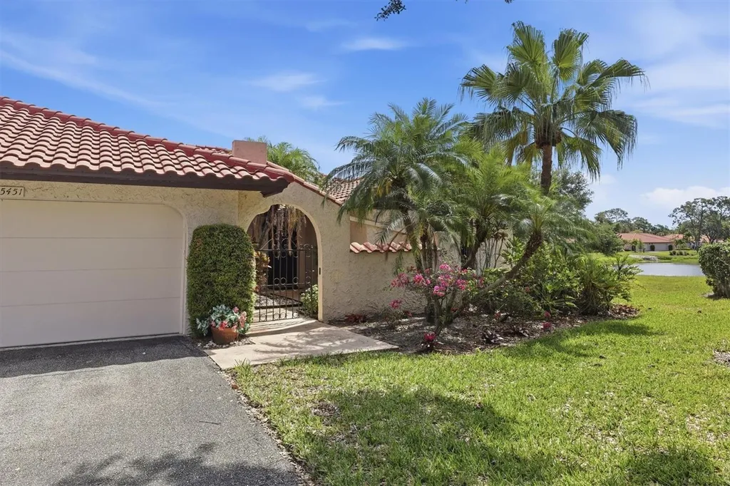5451 Golf Pointe Drive Sarasota FL 34243