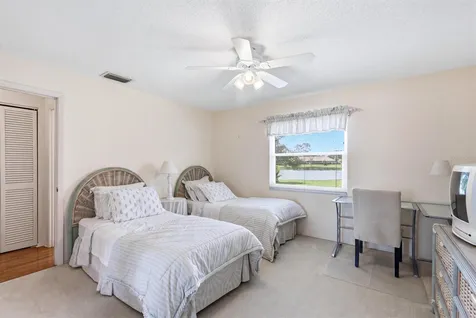 5451 Golf Pointe Drive Sarasota FL 34243