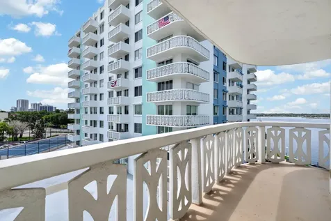935 N Halifax Avenue Daytona Beach FL 32118